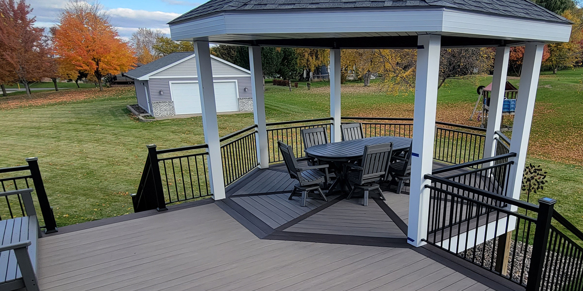 enEXO aluminum deck railing